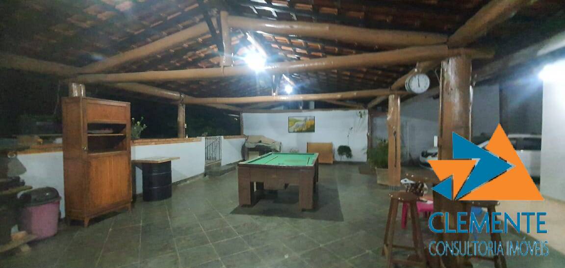 Casa de Condomínio à venda com 4 quartos, 300m² - Foto 2
