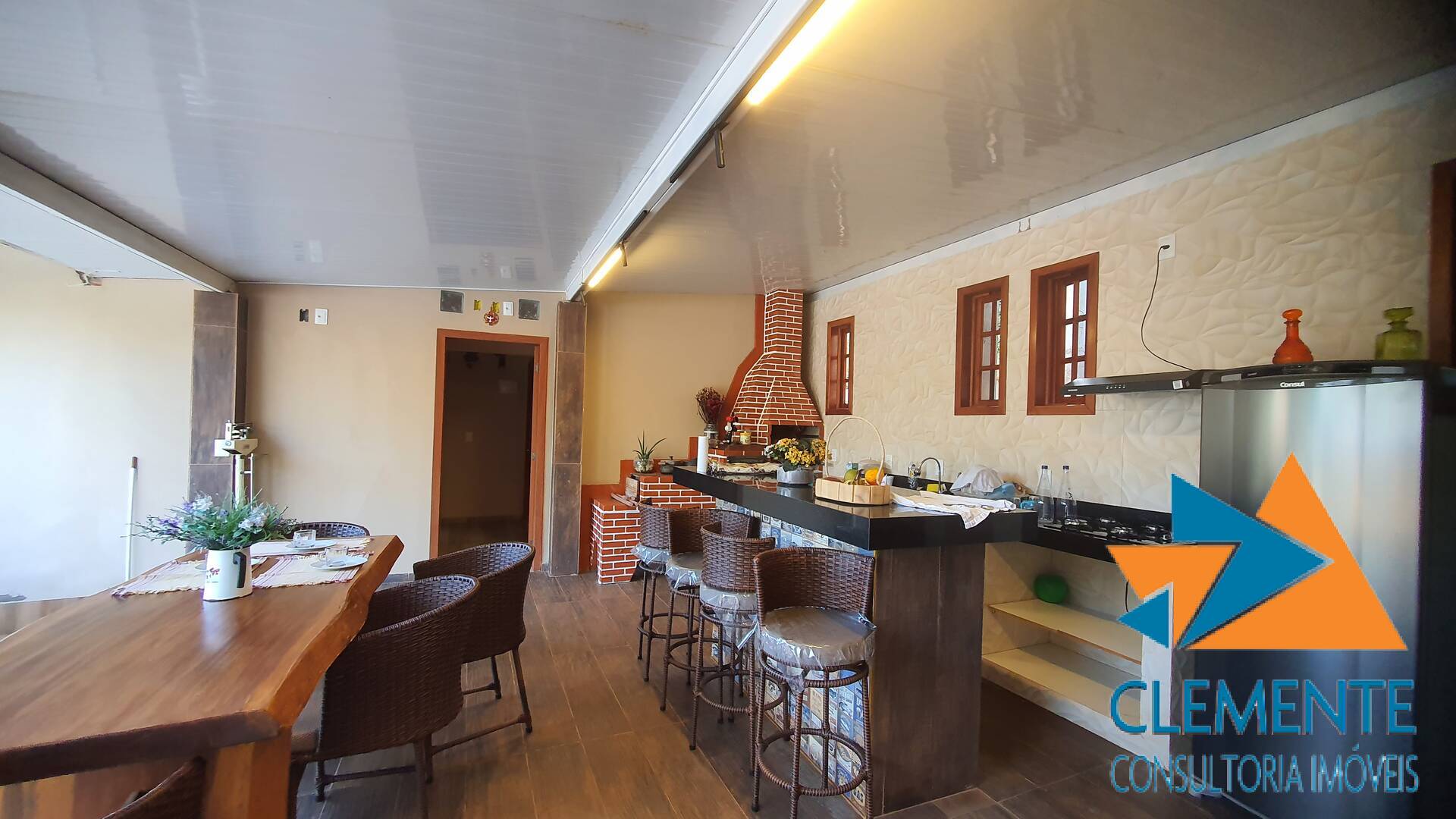 Casa de Condomínio à venda com 4 quartos, 200m² - Foto 2