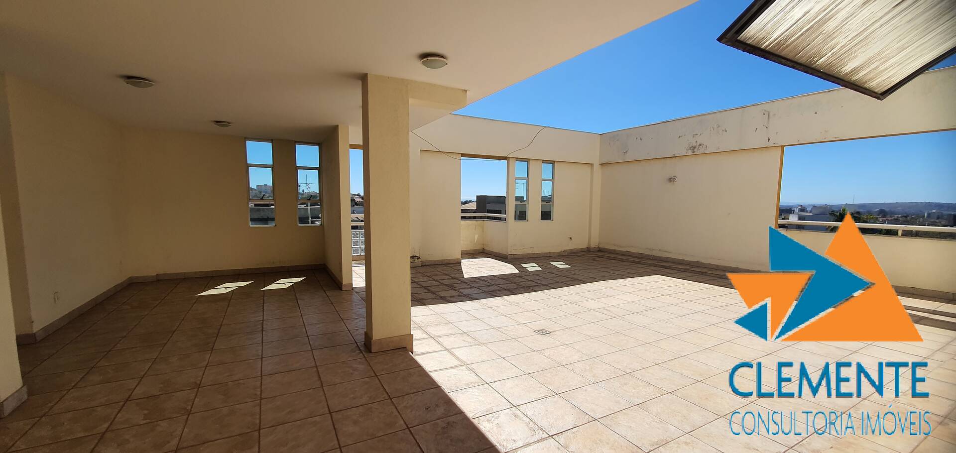 Apartamento à venda com 3 quartos, 99m² - Foto 3