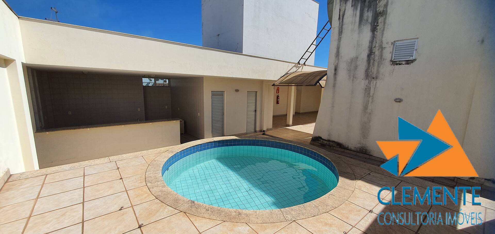 Apartamento à venda com 3 quartos, 99m² - Foto 2